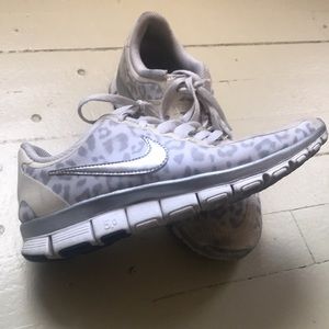 Nike Free 5.0 Snow leopard silver cheetah size 6